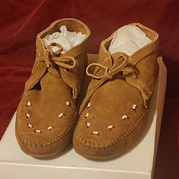 Minnetonka moccasin ladies sz 9 Nwot nvr worn. mc2 - Picture 1 of 6